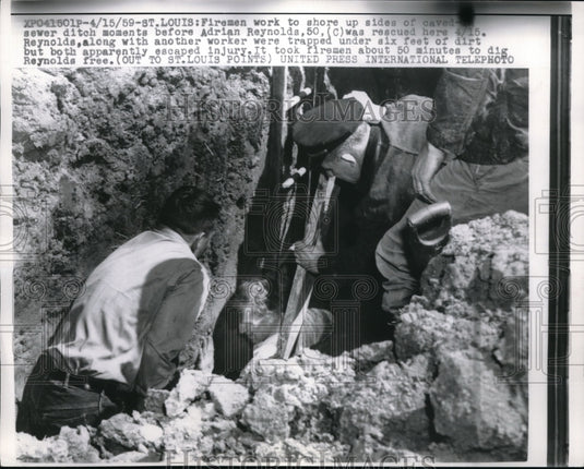 1959 Press Photo St Louis, Mo firemen rescue cave in victim A Reynolds - Historic Images