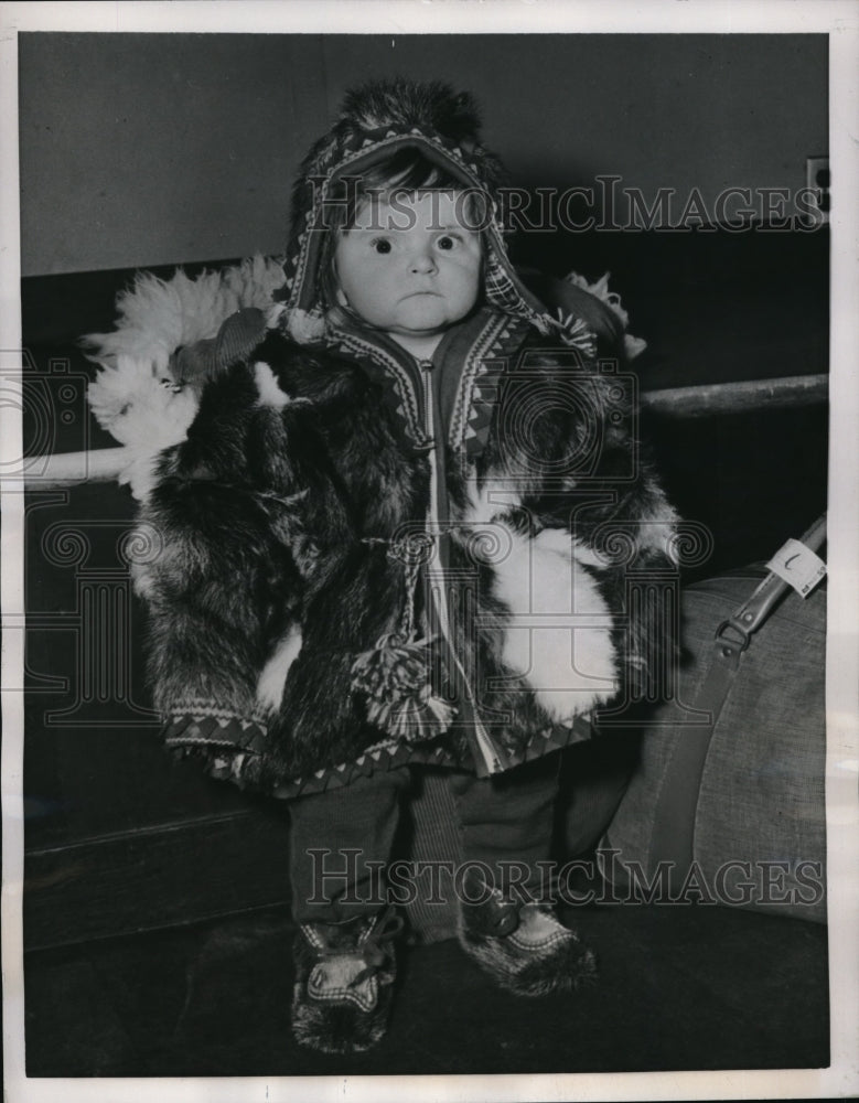 1956 Press Photo NYC, Lynda Ackles, 11 months old from Norway - neb49204 - Historic Images