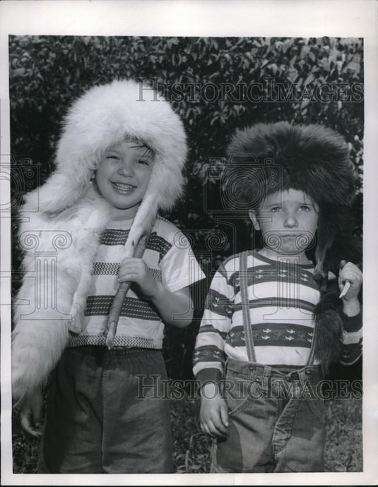 1955 Chicago, Ill. Lawrence & Arnold Hensel in fur hats - Historic Images