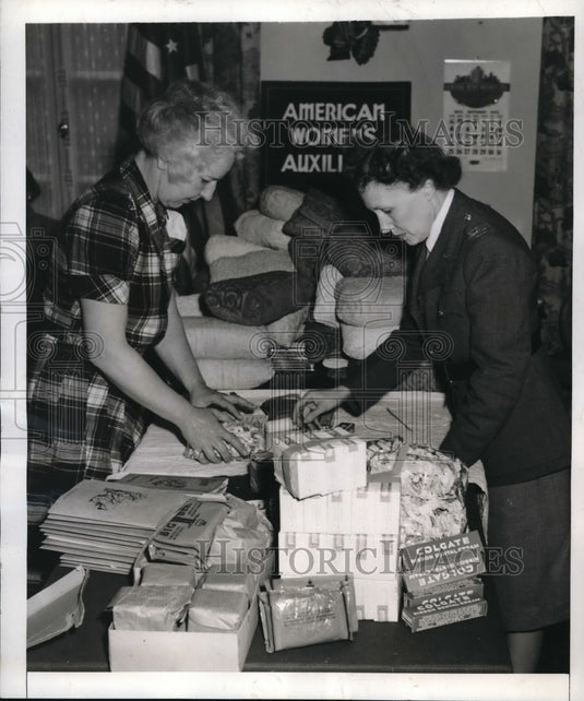 1942 Mary Haines & Alma Gorham of Women's Auxiliary Packages Troops-Historic Images