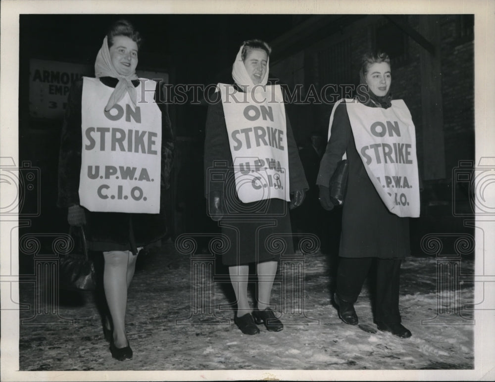 1946 Press Photo UPWA &amp; CIO strikers in Chicago, Ill.E Zygmuncwicz, Mayer,Klang - Historic Images