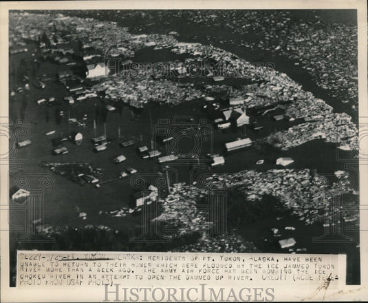 1949 Press Photo Residents Of Ft Yukon, AK Return Home After Flooding - Historic Images