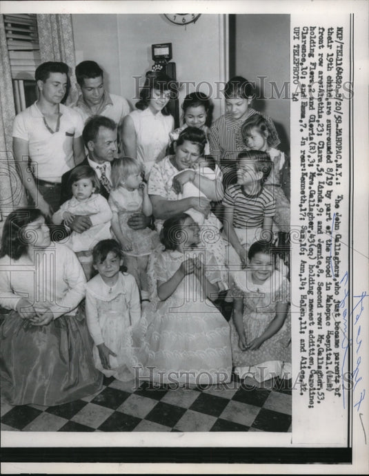 1958 Press Photo Mr. and Mrs. John Gallagher & their 19 children, Mahopac, NY - Historic Images