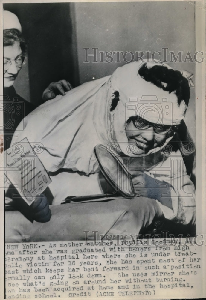 1948 NYC, Phyllis Goodman graduates from HS in hospital with polio - Historic Images