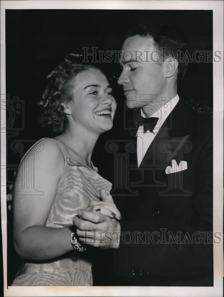 1939 Press Photo Miss Alma Lloyd will Wed Franklin Gray, Actor and Playwright-Historic Images