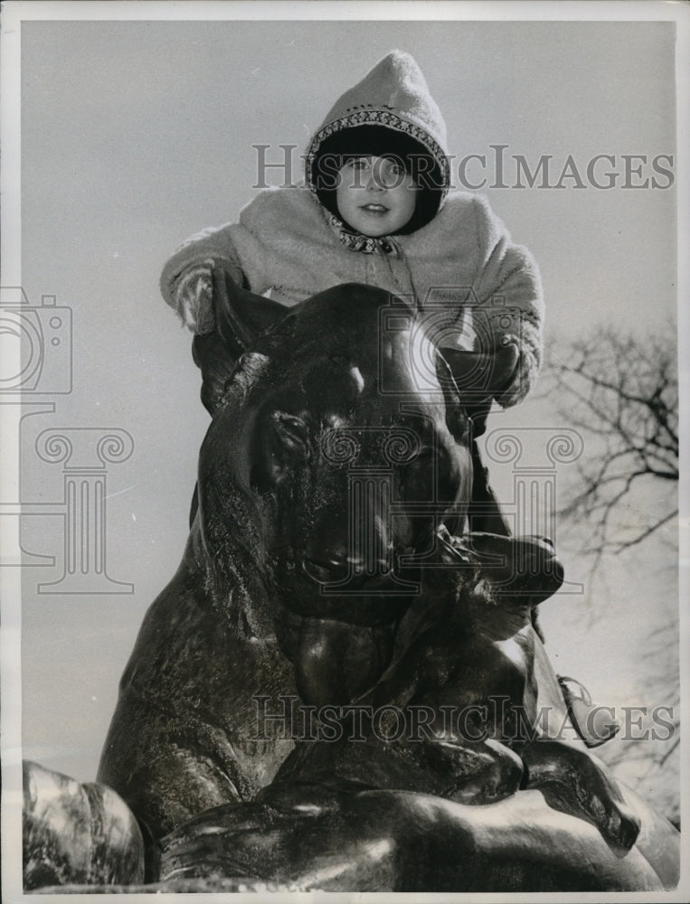 1961 Press Photo NYC, Denise de Stefano at Prospect Park Zoo-Historic Images