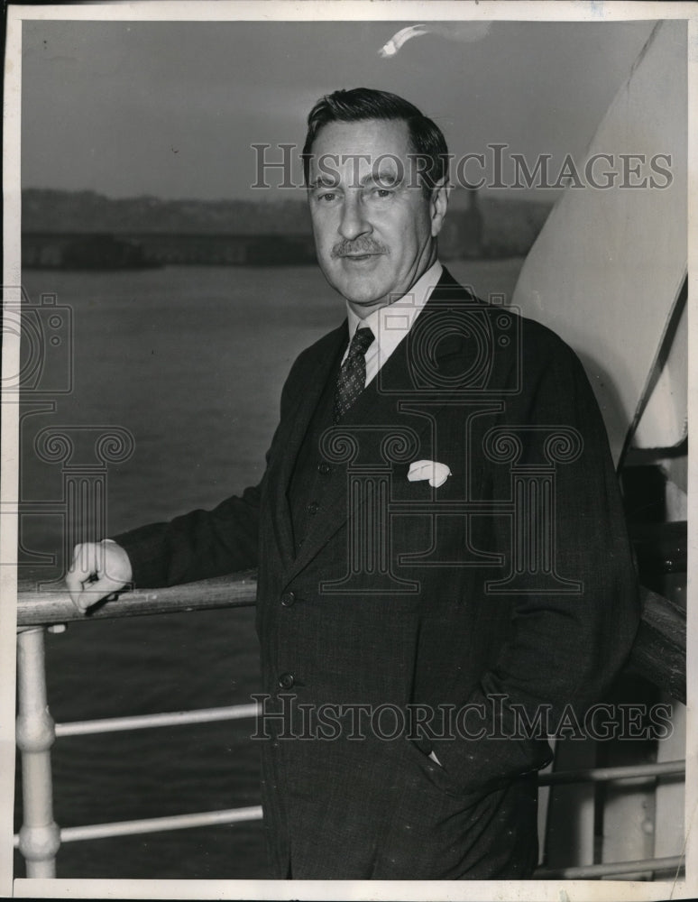 1939 Press Photo Chairman of Chase National Bank arriving in New York - Historic Images