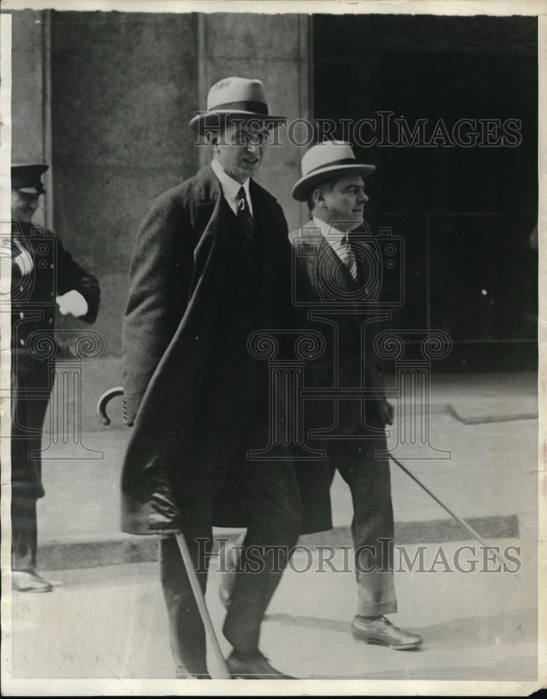 1929 Press Photo S. Parker Gilbert leaving the Hotel George V in Paris - Historic Images