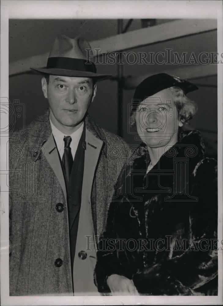 1937 Press Photo Mrs. Faye Lippmann with husband Walter who she is divorcing - Historic Images