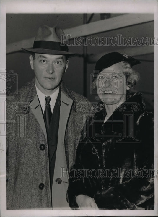 1937 Press Photo Mrs. Faye Lippmann with husband Walter who she is divorcing - Historic Images