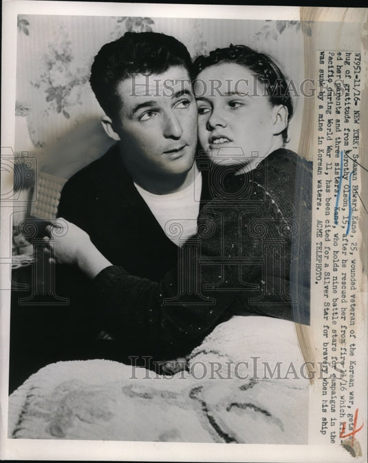 1958 Press Photo Dorothy Olson Hugs Seaman Edward Kane Who Rescued Her From Fire - Historic Images
