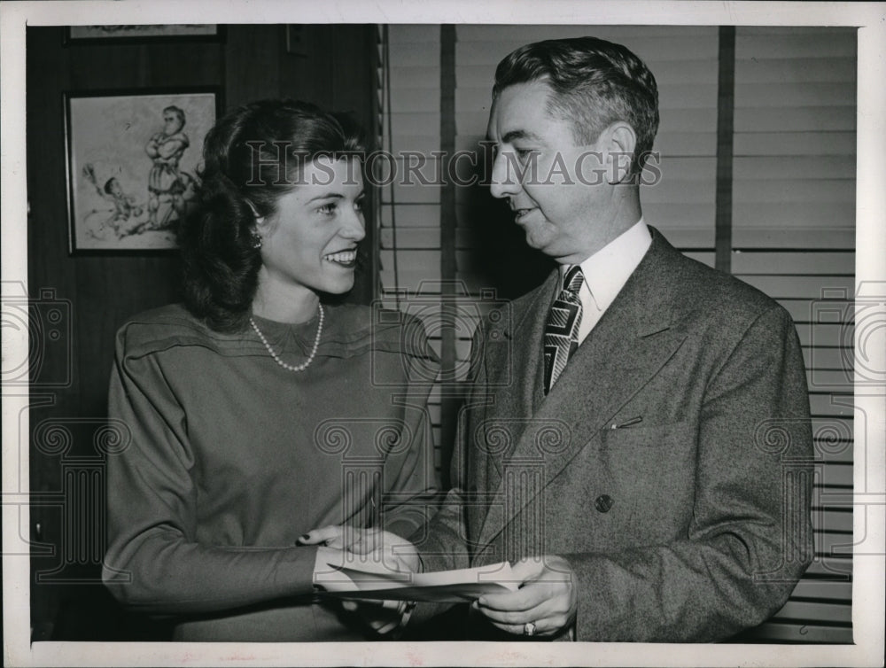 1947 Press Photo Atty Gen Tom Clark Congratulates Eunice Kenney - Historic Images