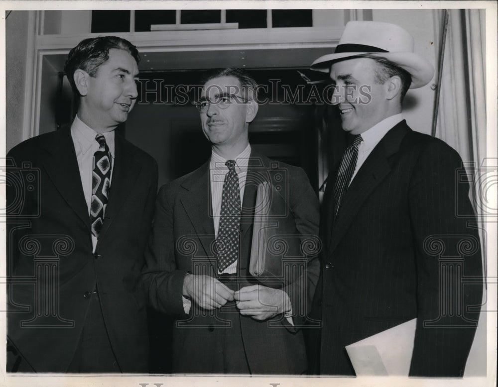 1945 Press Photo Atty Gen Tom Clark With Acting Solicitor Gen Harold Judson - Historic Images