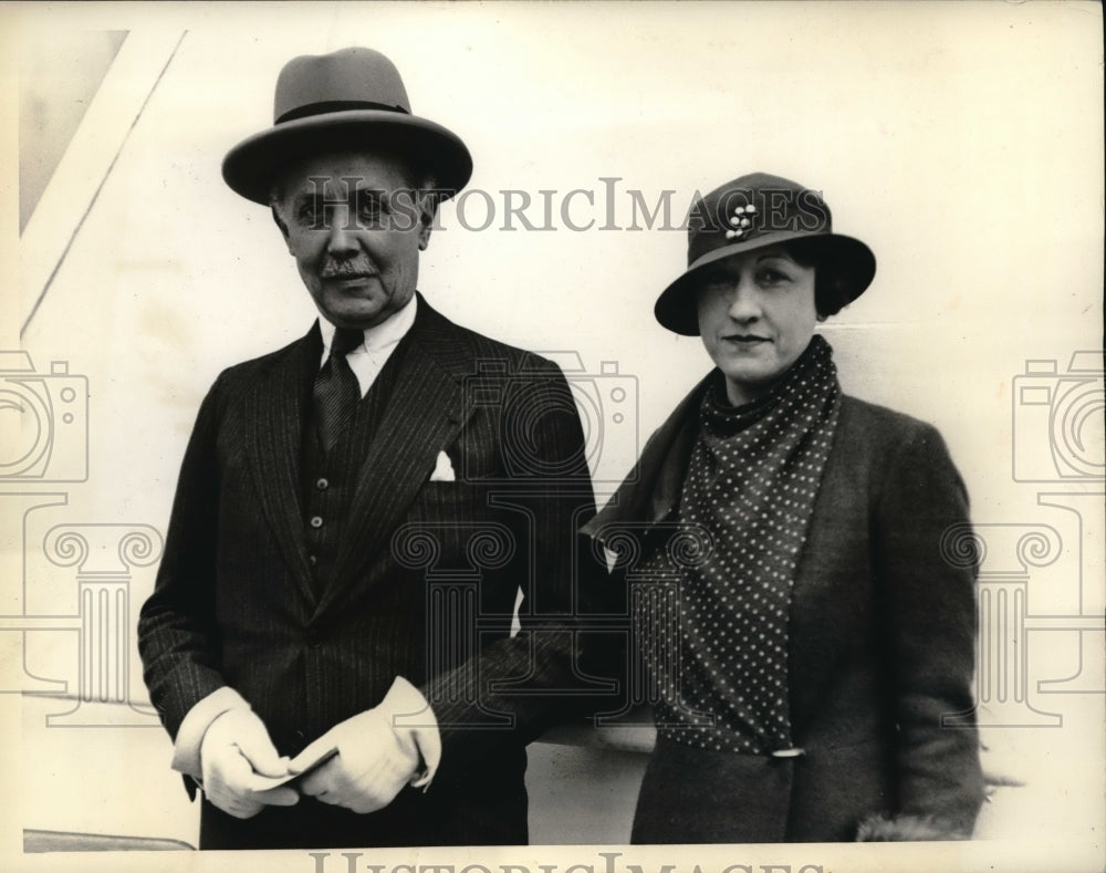 1937 Press Photo Mr &amp; Mrs Michel Clemenceau Arrive In New York - neb49884-Historic Images