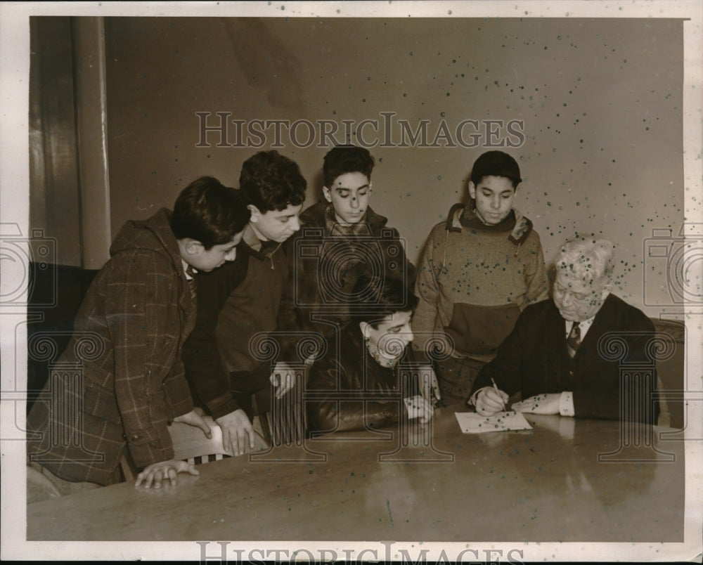 1940 Press Photo Boston police Lt Wm Carey, S Rao,E Shin,A Digregorio,Venezia - Historic Images