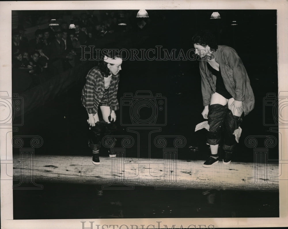 1940 Press Photo Womens Log Rolling Champ Mary Jean Malott vs Mariett Phipps-Historic Images