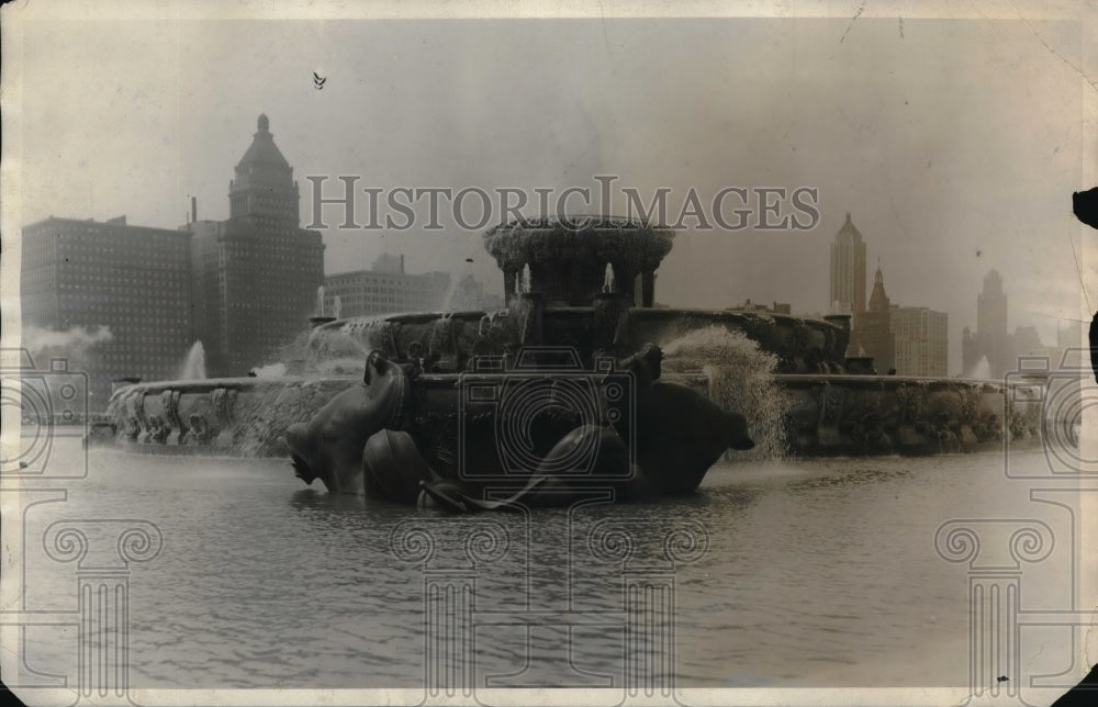 1929 Press Photo A water fountain in a park in a city - neb50158 - Historic Images