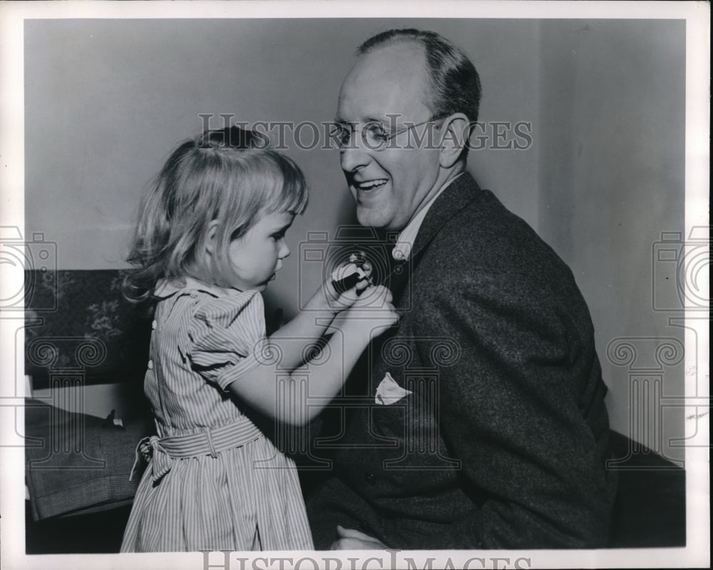 1941 Press Photo Kay Kyser at NBC College of Musical Knowledge &amp; K Mattes - Historic Images