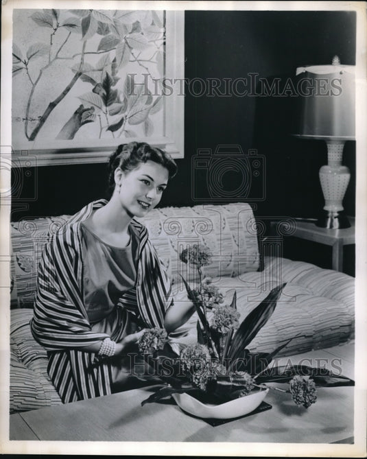 1951 Press Photo Red Carnations in a low bowl by Alyn Wayne - neb50286 - Historic Images