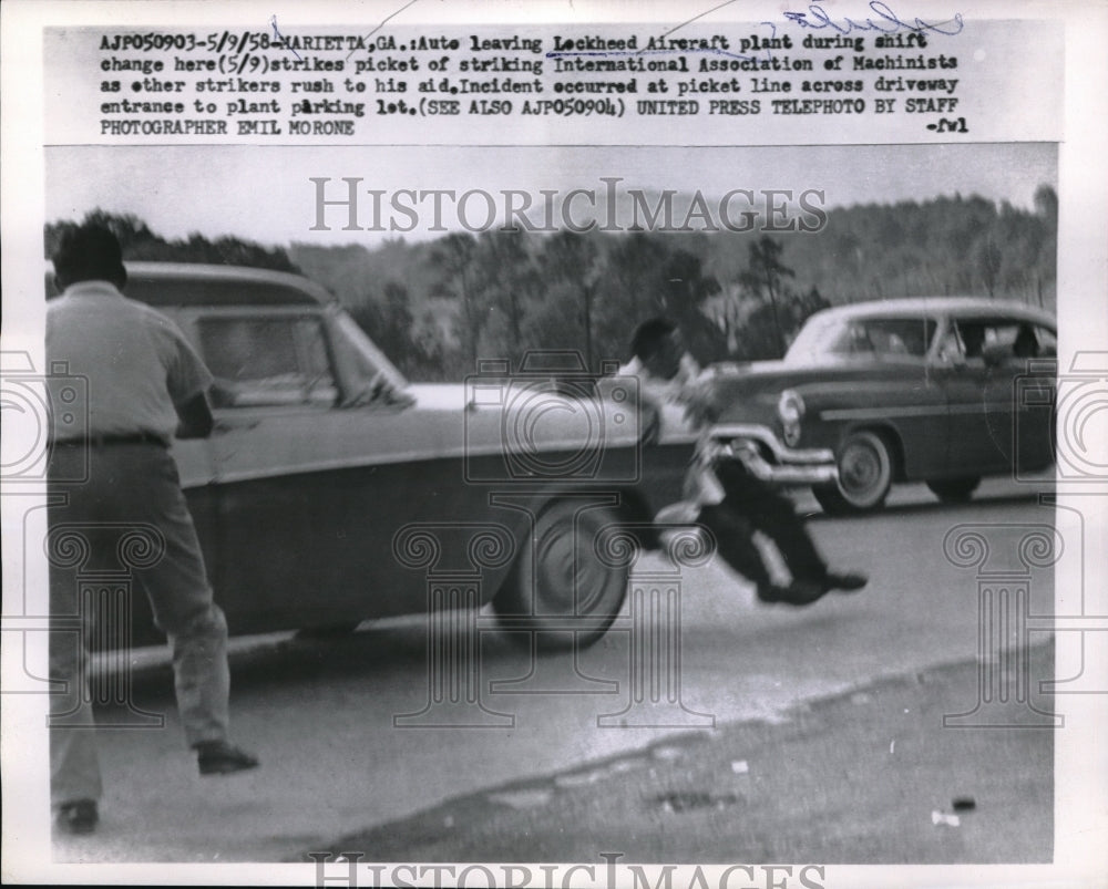 1958 Press Photo Marietta, Ga Lockheed Aircrat plant strike of IAM - neb50487 - Historic Images