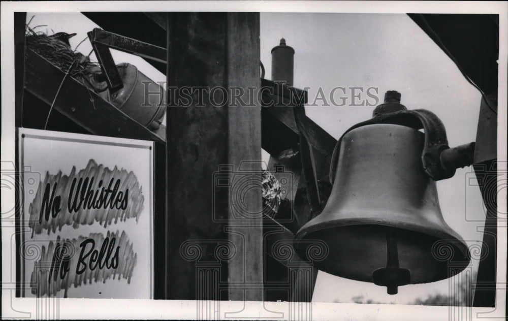 1961 Press Photo Morton Grove, Ill bell that robins are nesting in - neb50571 - Historic Images