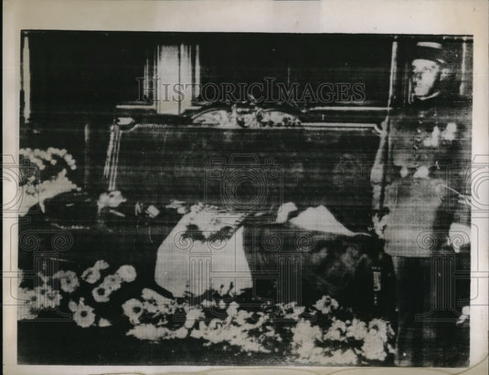 1934 King Alexander Of Jugoslavia Lays In State After Assassination - Historic Images