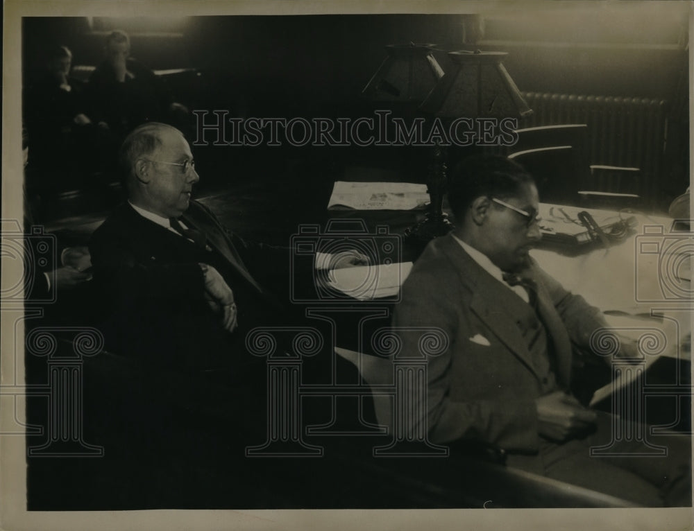 1935 Press Photo AH Fiebach &amp; Charles White In Courtroom - Historic Images