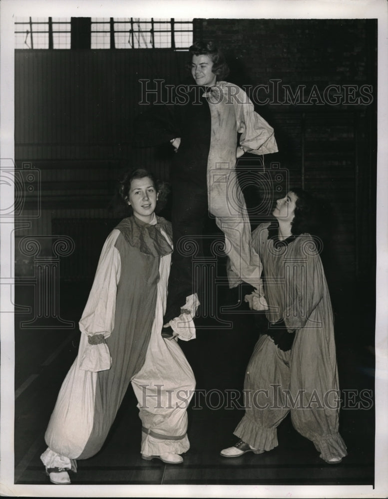 1939 Press Photo Sargent College Circus, V Burnett,F McCarthy,V Ward - Historic Images