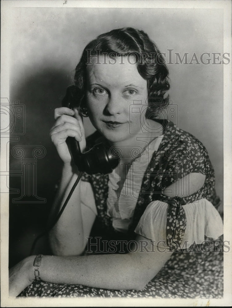 1931 Press Photo Mrs Allen on the phone inquiring on the phone about her husband - Historic Images