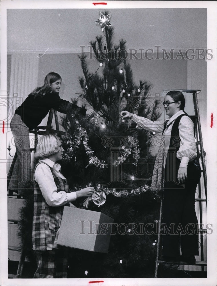 Press Photo Andrews Silloughby, Margie Schrebel, Margaret Wickmiller, Maribeth - Historic Images