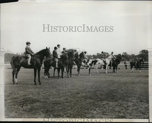 1933 Press Photo Childrens Saddle Horse class ar Monmouth, NY horse show-Historic Images