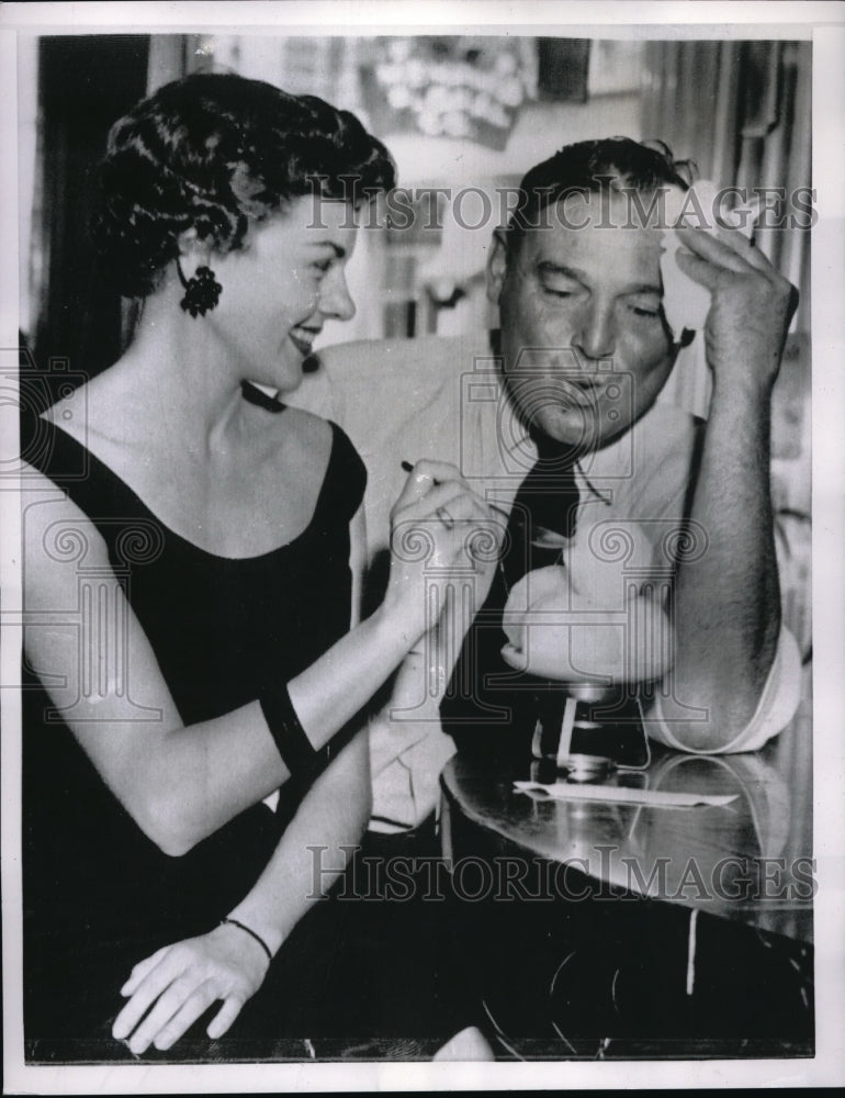 1955 Press Photo Janice Bpwles &amp; James Millwood &amp; snowball sundae, Memphis,TN - Historic Images