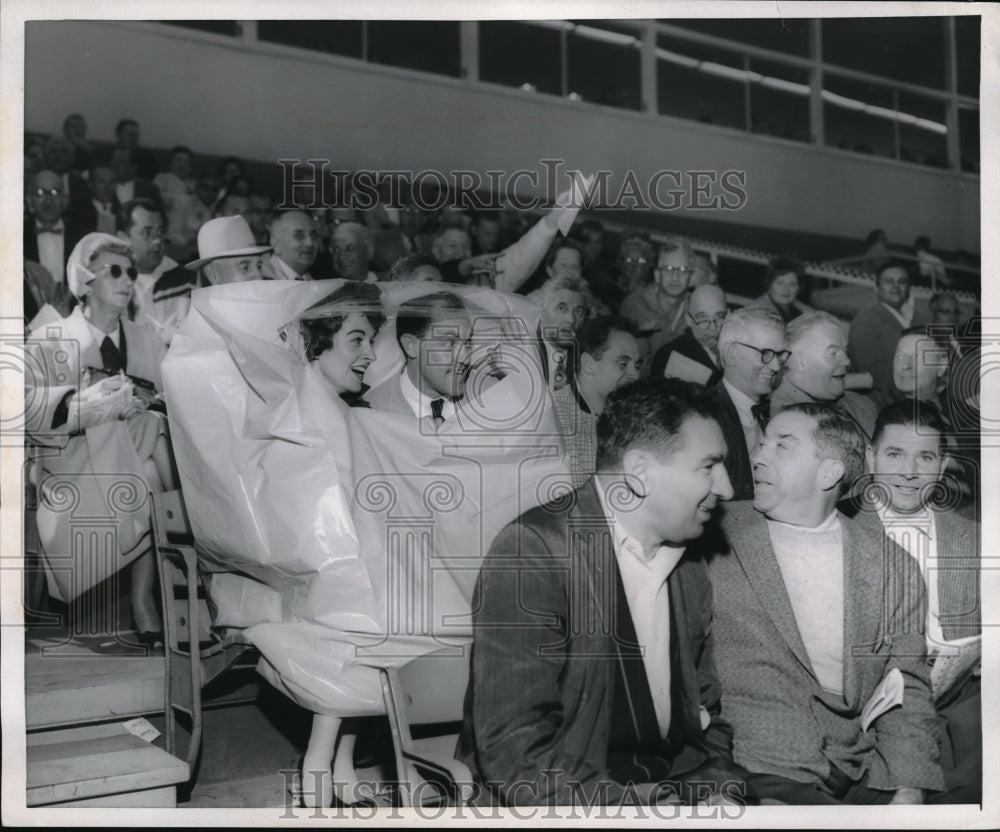 1959 Press Photo New plastic tent cover for fans at games to stay dry - Historic Images