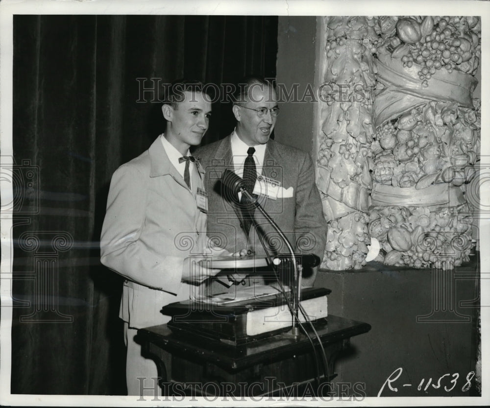 1955 Press Photo Secy of Agriculture Ezra T. Benson receives film from 4H Club-Historic Images