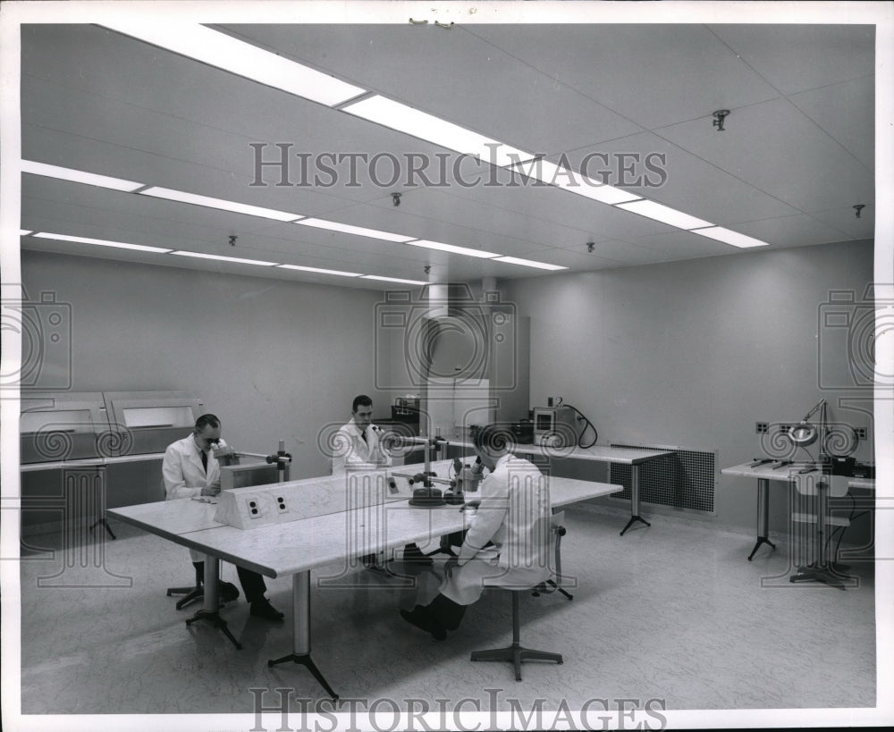 1963 Press Photo Engineers in clean room at Goodyear Aircraft Corp. - neb51591-Historic Images