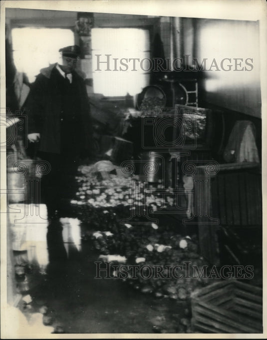 1931 Statesville, Ill prison kitchen disorder from riots  - Historic Images