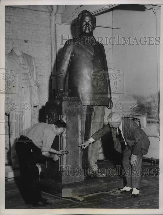 1937 Frederick Hibbard, Chicago sculptor & bronze of Speaker Rainey - Historic Images