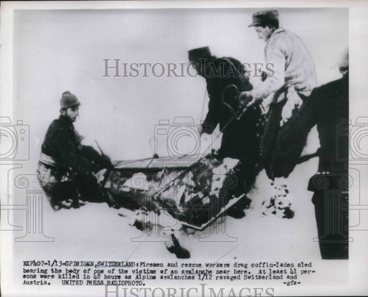 1954 Press Photo Firemen & rwscue workers at avalanche in Spirigen, Switzerland-Historic Images