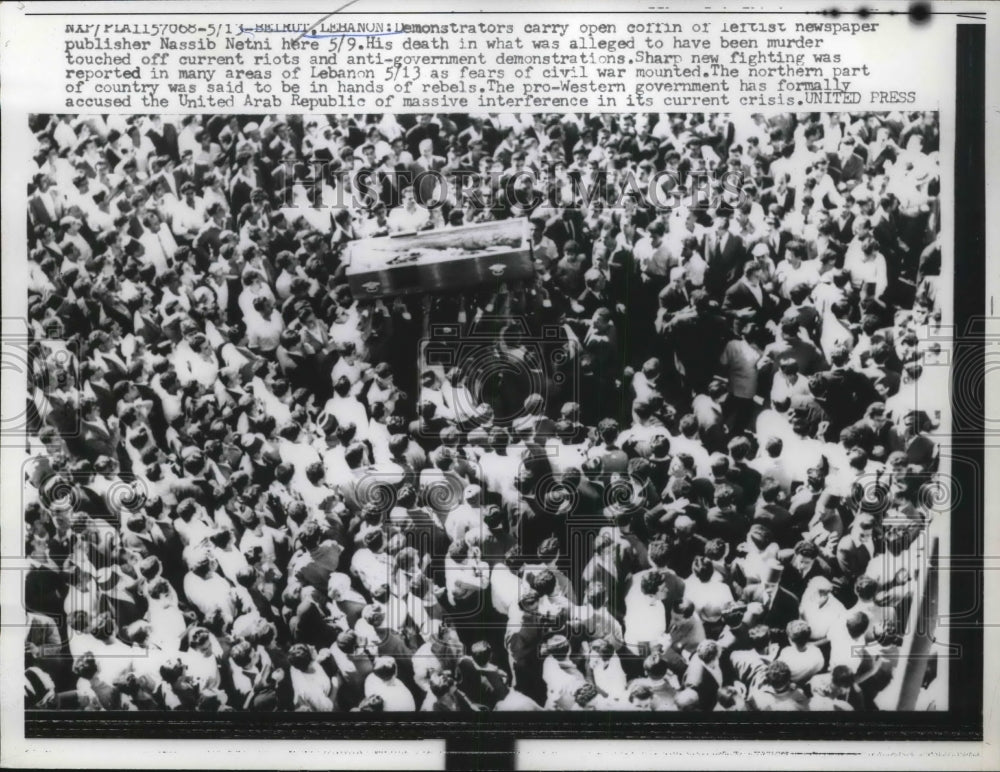 1958 Press Photo Lebanese demonstrators carrying open coffin of publisher - Historic Images