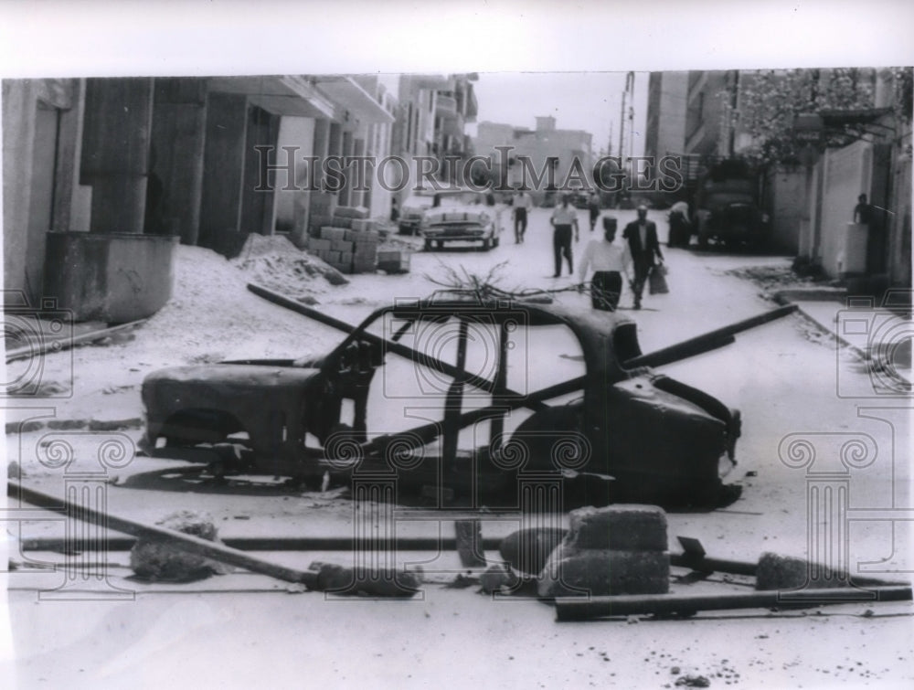 1958 Press Photo Remains of auto blockade made by Lebanese rebels in Beirut - Historic Images