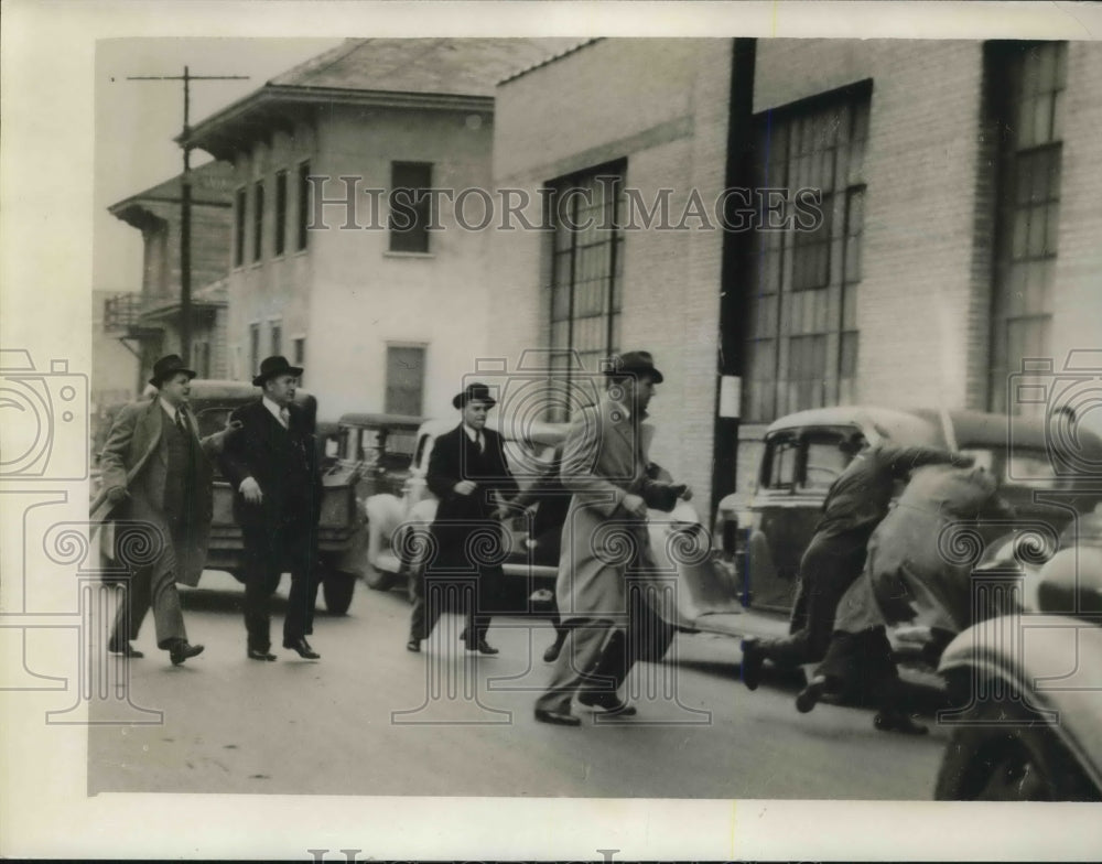 1940 Press Photo Crowd Running In Street During New Orleans Elections-Historic Images