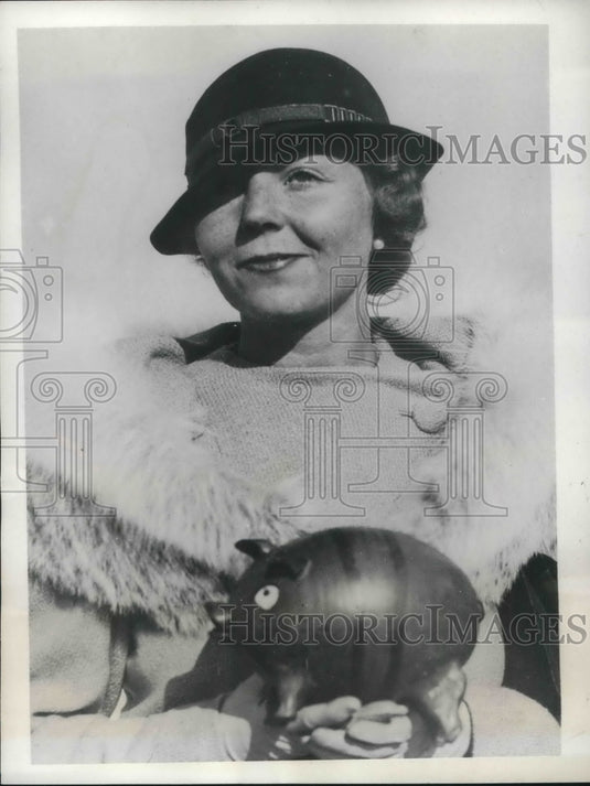 1933 Ann Roche of New York Pig  - Historic Images