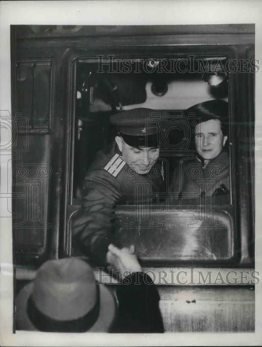 1947 Press Photo Paris, Col Nikolai Filatov of Russia & wife on train to Moscow - Historic Images