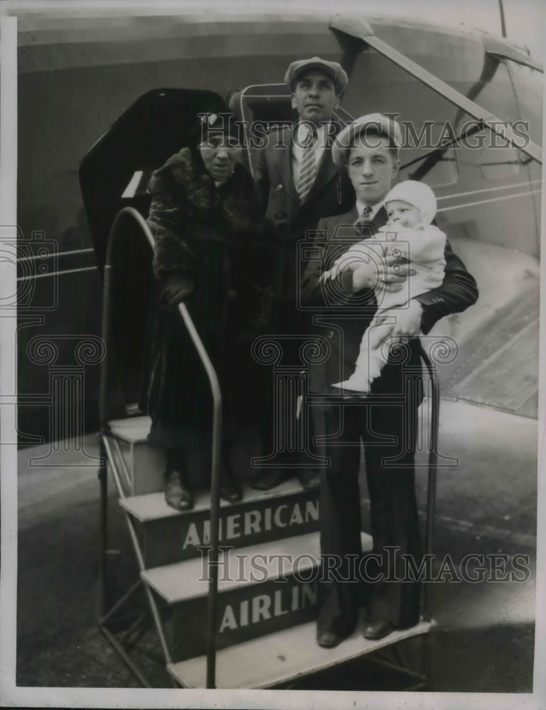 1935 Mrs. Mary Adelman at Age 106 Given Plane Ride for Mother&#39;s Day - Historic Images