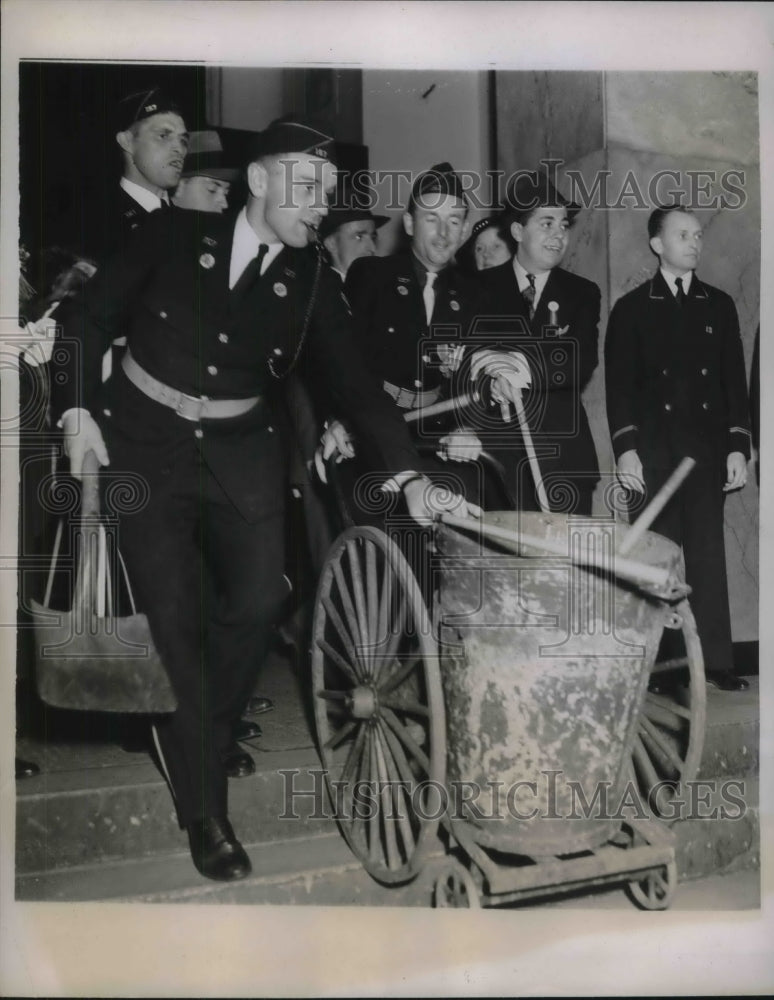 1937 Legionnaires Clean Up Little Old New York - Historic Images