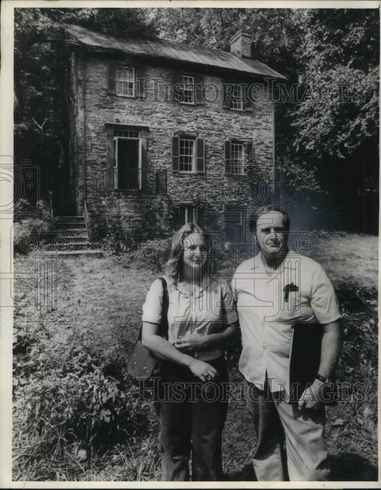 1975 Press Photo Thomas J. Ashe Jr. & Daughter Elizabeth At Site Gen. LaFayette-Historic Images