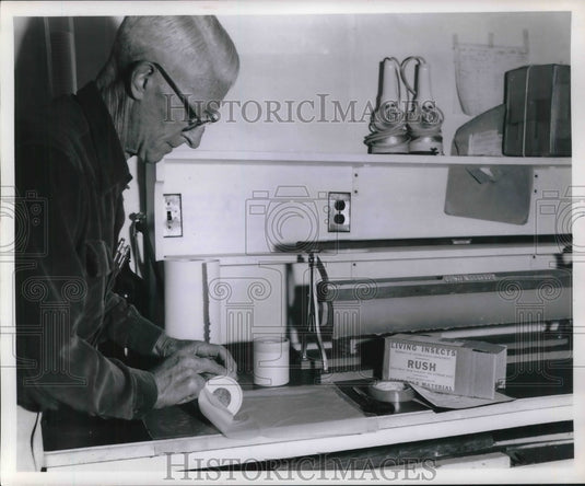 1953 O.E. Jones at Bureau of Entomology & Plants in Tx. - Historic Images