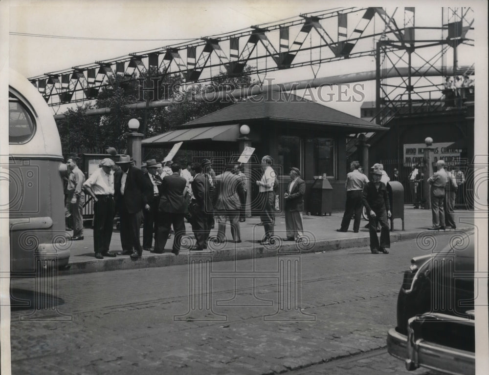 1952 Workers United States Steel Company Chicago Picket lien - Historic Images