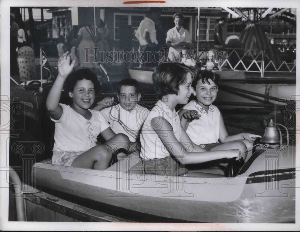 1959 Press Photo Children on ride at Amusement park - neb52488 - Historic Images