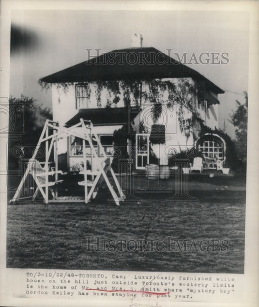 1948 Luxuriously furnished white house, home of Mr. & Mrs. S. Smith - Historic Images